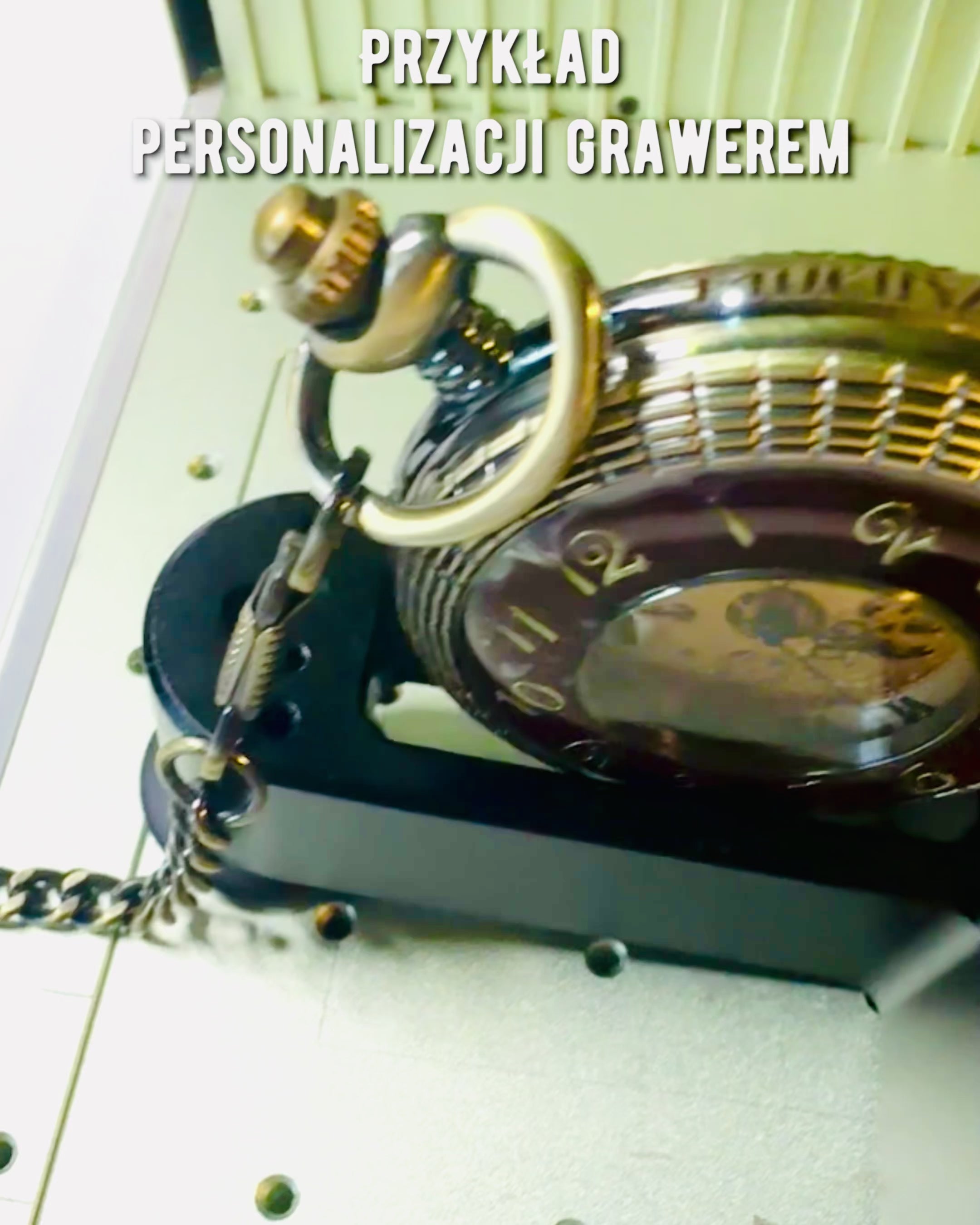 Relógio de bolso com mecanismo visível – opção de personalização por gravação