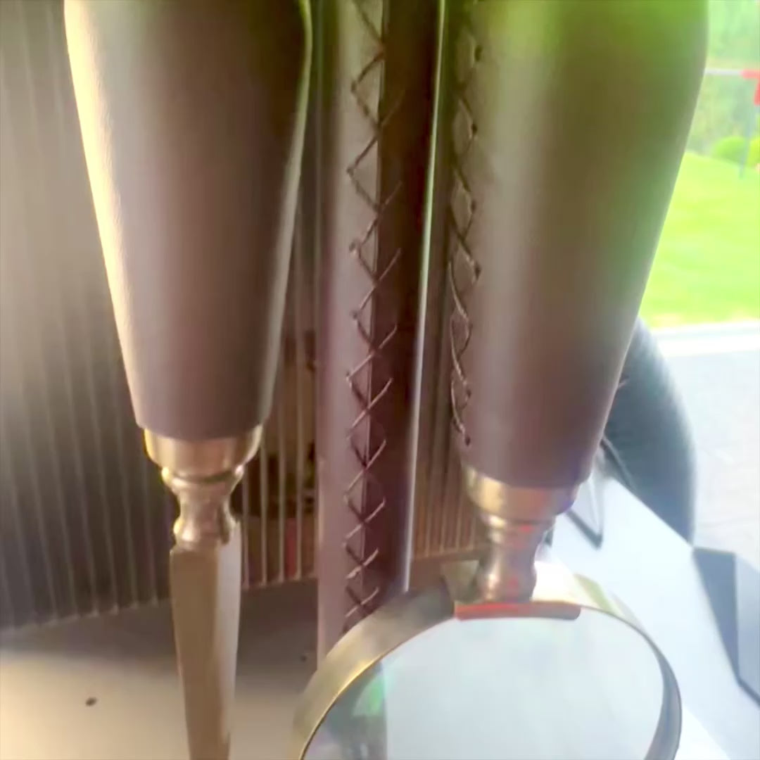 Conjunto elegante de escritório em latão e couro