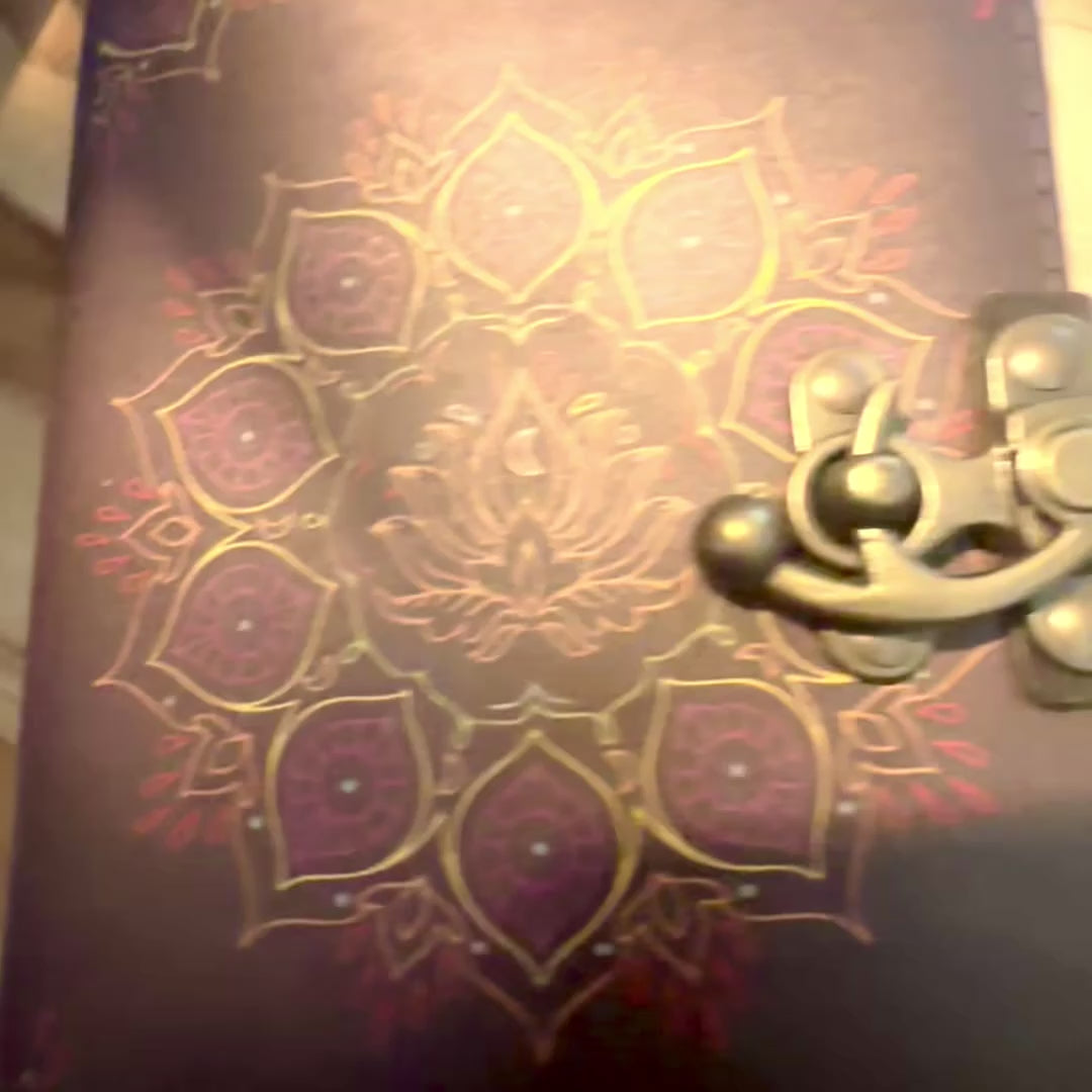 Lotus Anima – Caderno de Notas em Couro Mandala de Lótus com Folhas Envelhecidas
