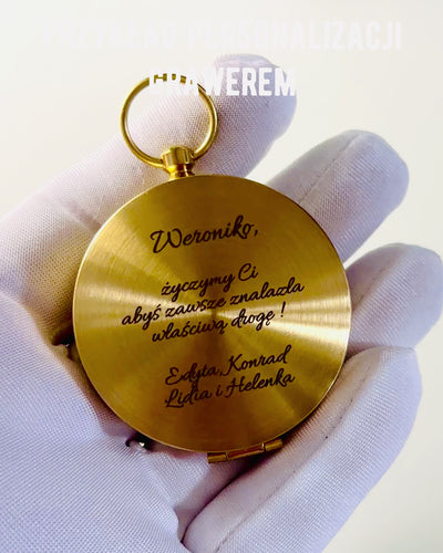 Bússola de Navegação em Estilo Retro – Instrumento Portátil e Preciso para Determinação de Direção para Viajantes e Exploradores. Gravação, personalização.