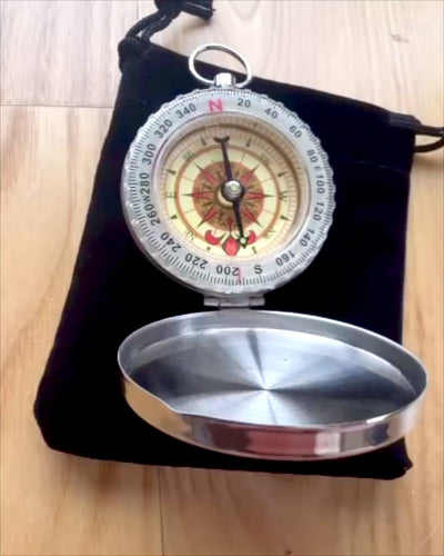 Bússola de Latão à Prova de Água com Efeito Luminoso - Essencial para Caminhadas e Campismo, personalização com gravação