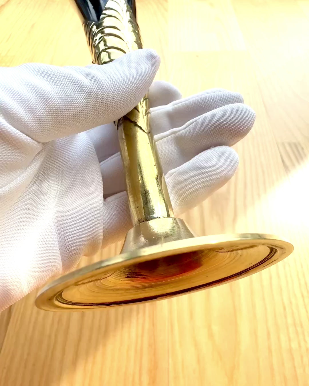 Cálice "O Espírito do Artesanato" de chifre de búfalo e latão – feito à mão na Índia, 22 cm, possibilidade de personalização com gravação para presente