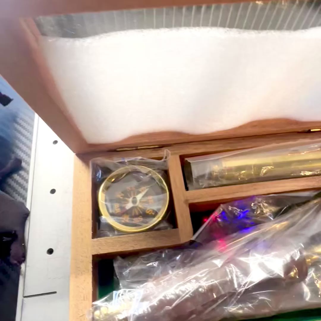 Conjunto de Viajante com Luneta, Bússola e Lupa em Estojo de Madeira com Possibilidade de Gravação Personalizada