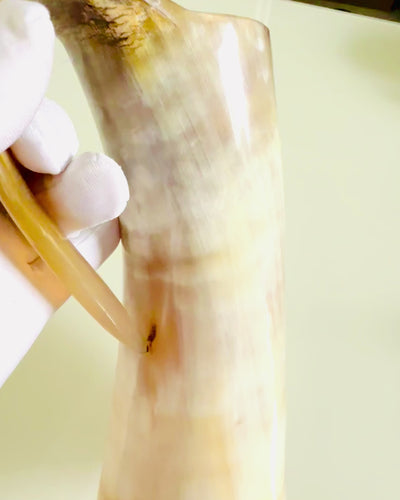 Caneca Esculpida 'Majstersztyk' com possibilidade de personalização por gravação - 5 variantes de cores