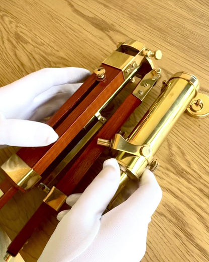 Telescópio Celestial em suporte de madeira 41 cm, possibilidade de personalização com gravação como presente