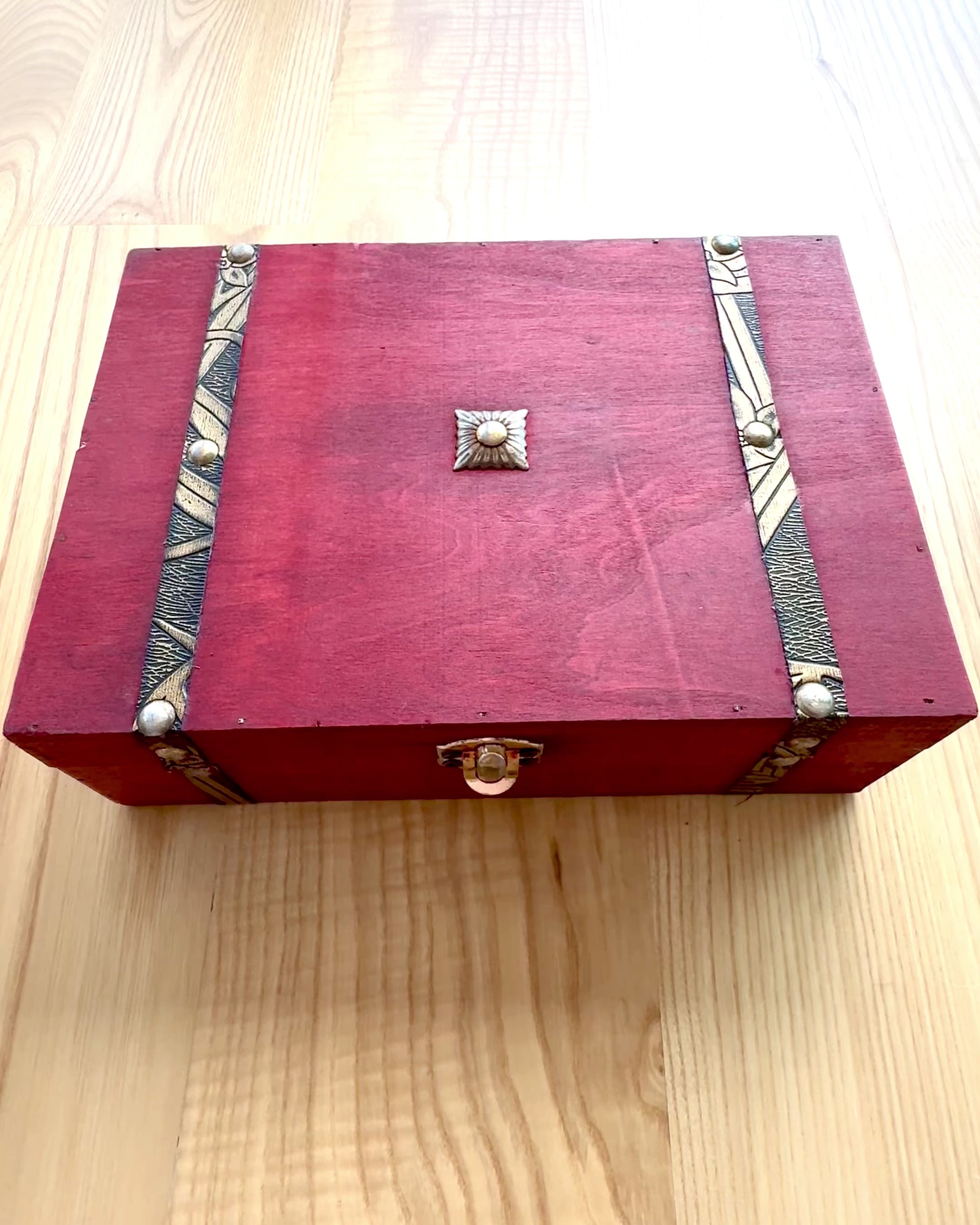 Antiga Caixa de Madeira com Possibilidade de Gravação, 23 cm x 16 cm x 7,5 cm