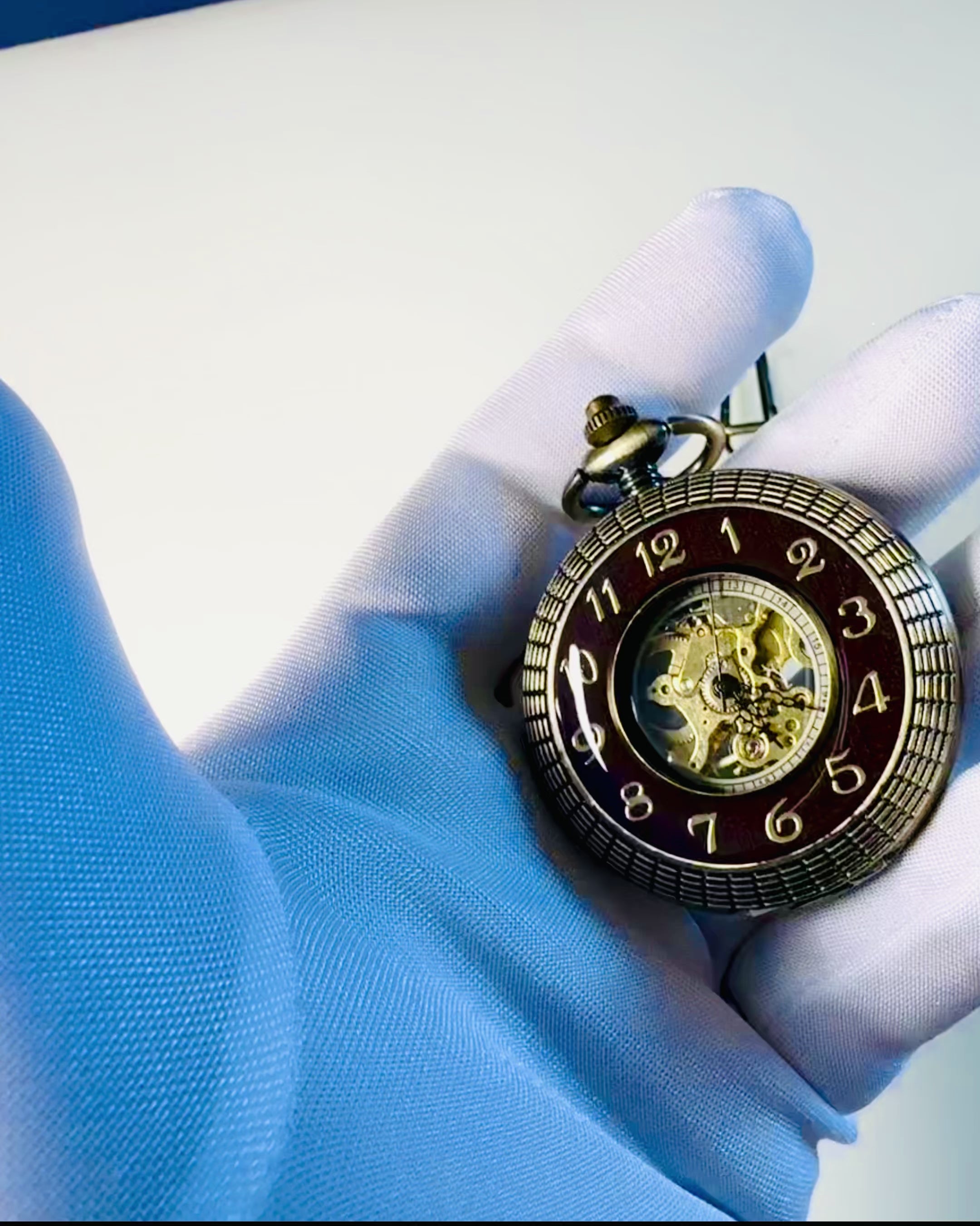 Relógio de bolso com mecanismo visível – opção de personalização por gravação