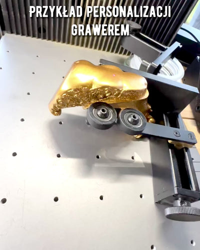 Figura "Amor Eterno" cor dourada - 11 cm, Pequena Figura Decorativa com Opção de Gravação