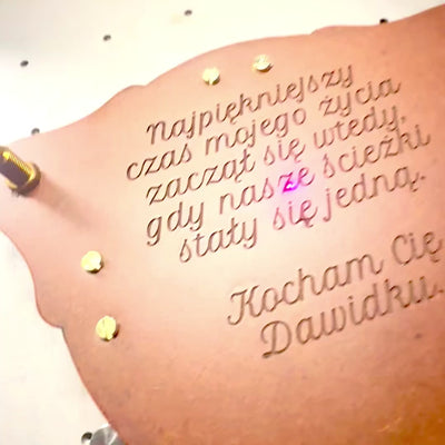 Bússola Elegante em Latão com Relógio de Sol em Base de Madeira C064 com Possibilidade de Gravação Personalizada