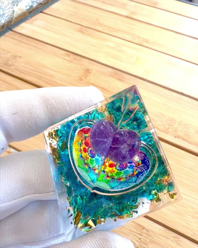 Pirâmide Energética orgonite "Mystic Aura"