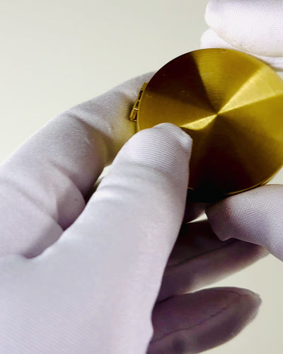 Bússola de Navegação em Estilo Retro – Instrumento Portátil e Preciso para Determinação de Direção para Viajantes e Exploradores. Gravação, personalização.