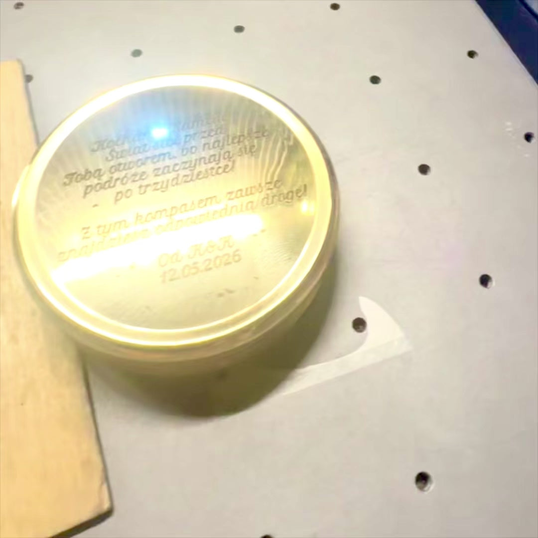Bússola de Latão com Calendário de 40 Anos e Possibilidade de Gravação