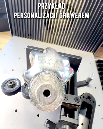 Bengala "Mão Real" – feita à mão com pele natural, possibilidade de personalização com gravação