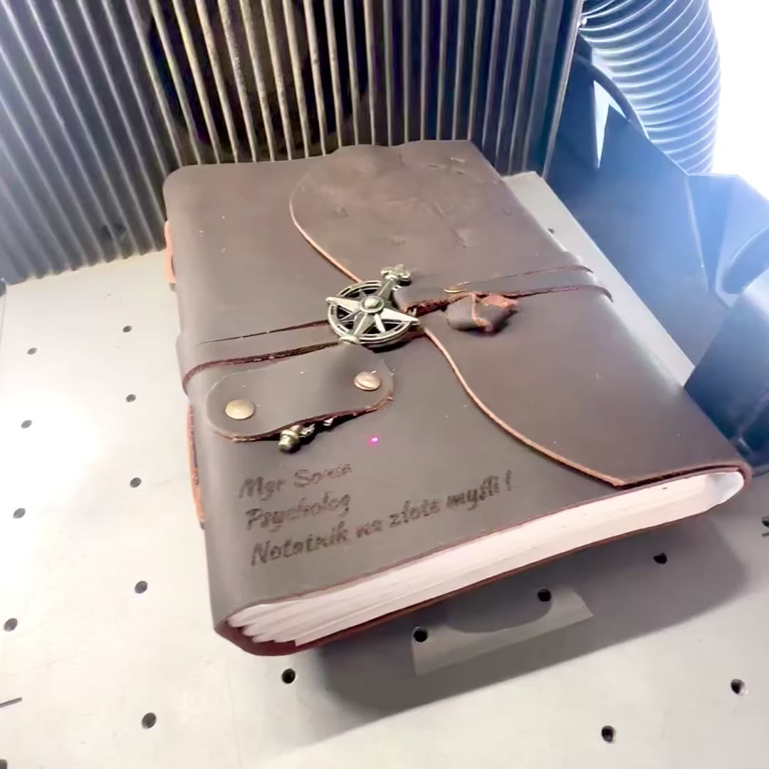 Caderno de pele retro Rosa dos Ventos 200 páginas com possibilidade de personalização por gravação