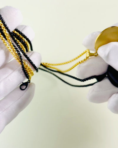 Wisiorek "Urban Elegance" – Medalhão Redondo de Aço Inoxidável em Duas Cores com Possibilidade de Personalização