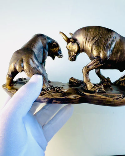 Escultura "Dois Rivais" - Touro e Urso - Simbolismo do Mercado Financeiro, Possibilidade de Gravação - cor Cobre