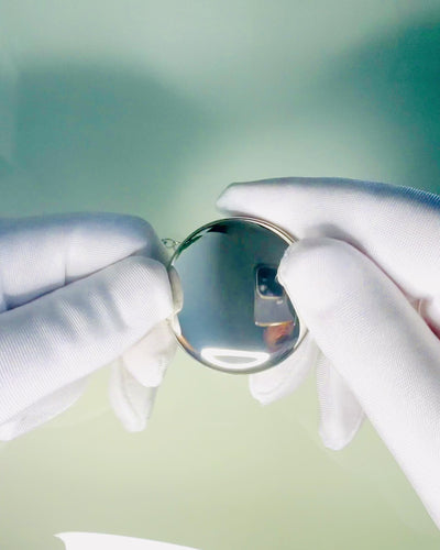 Relógio de Bolso Prateado com mecanismo de quartzo e possibilidade de gravação