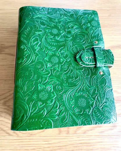 Caderno de Couro Vintage "Floralis" – estampado à mão, 400 páginas, possibilidade de gravação, 2 variantes