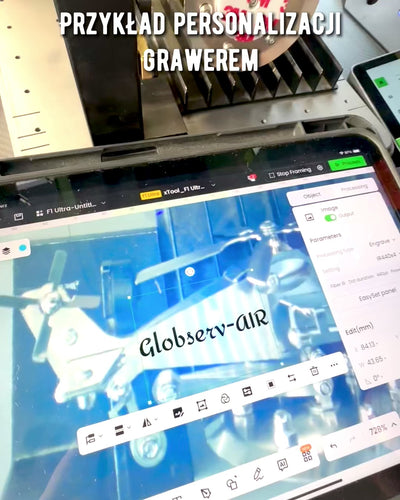 Modelo Metálico de Helicóptero "SkyRider" – Suporte de Secretária Ajustável com Personalização Gravada para Presente