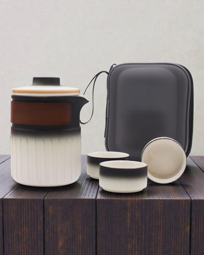 A Viagem de Três Amigos – Conjunto de Viagem em Cerâmica com Bule e 3 Copinhos