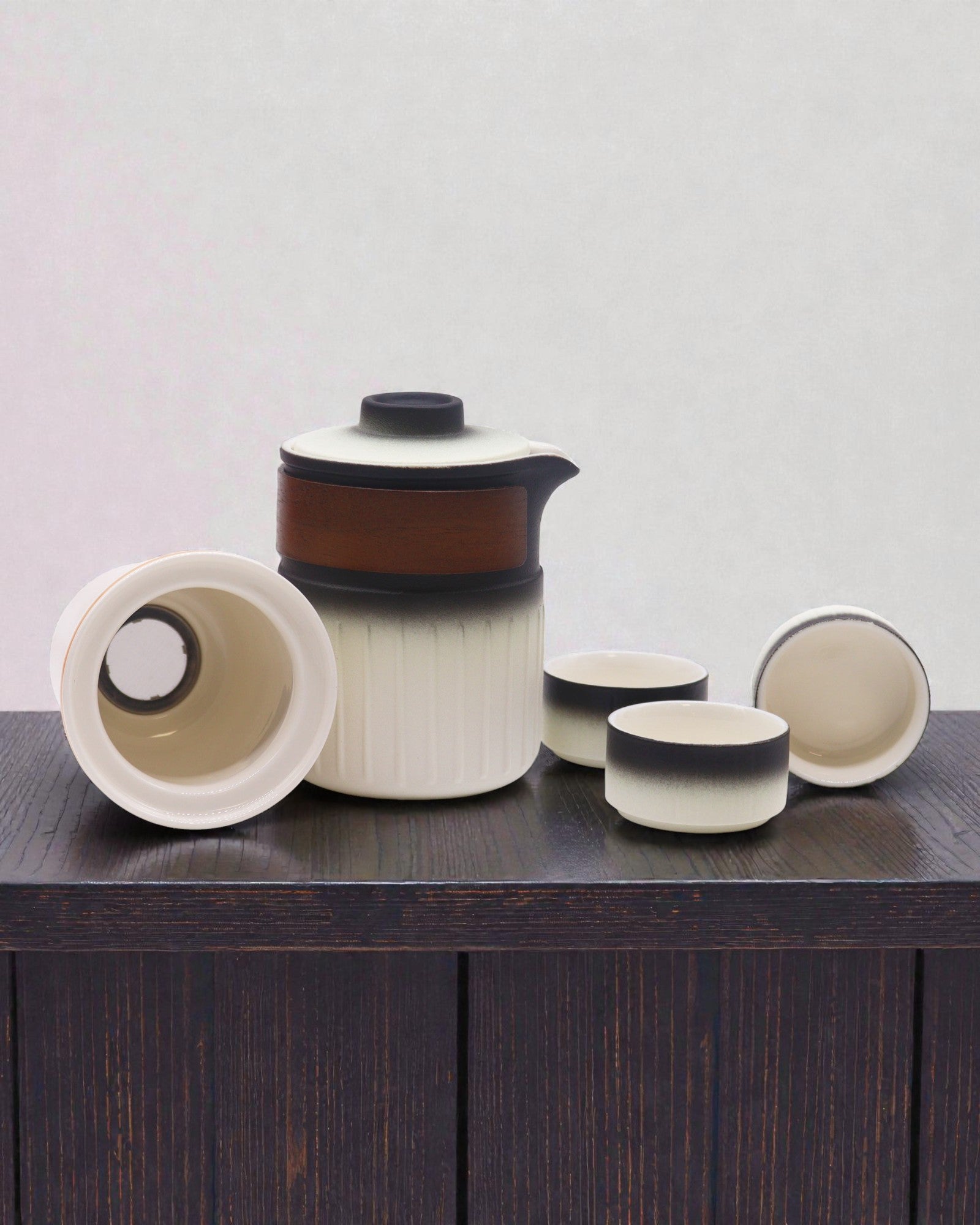 A Viagem de Três Amigos – Conjunto de Viagem em Cerâmica com Bule e 3 Copinhos