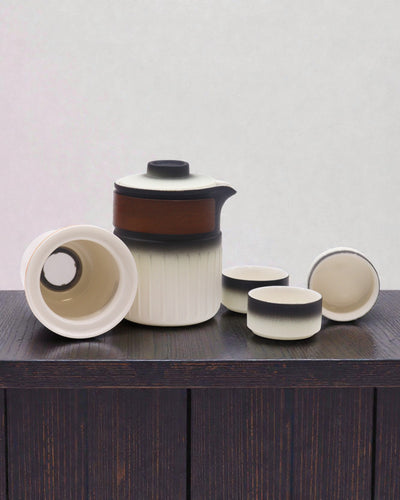 A Viagem de Três Amigos – Conjunto de Viagem em Cerâmica com Bule e 3 Copinhos