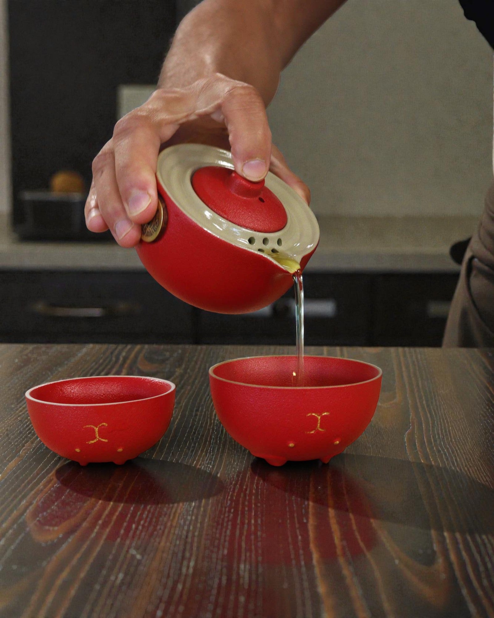 Gato da Fortuna Vermelho – Conjunto de Chá com 2 Chávenas (Vermelho)