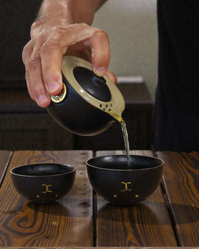 Gato da Sorte Preto – Conjunto de Chá com 2 Chávenas (Preto)