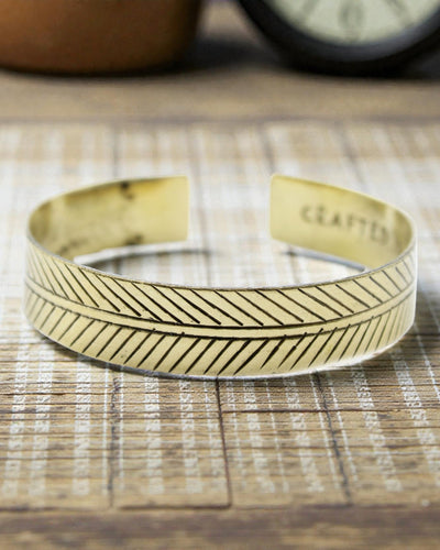 Pulseira Tibetana de Latão Folha Dourada – Tribal Larga