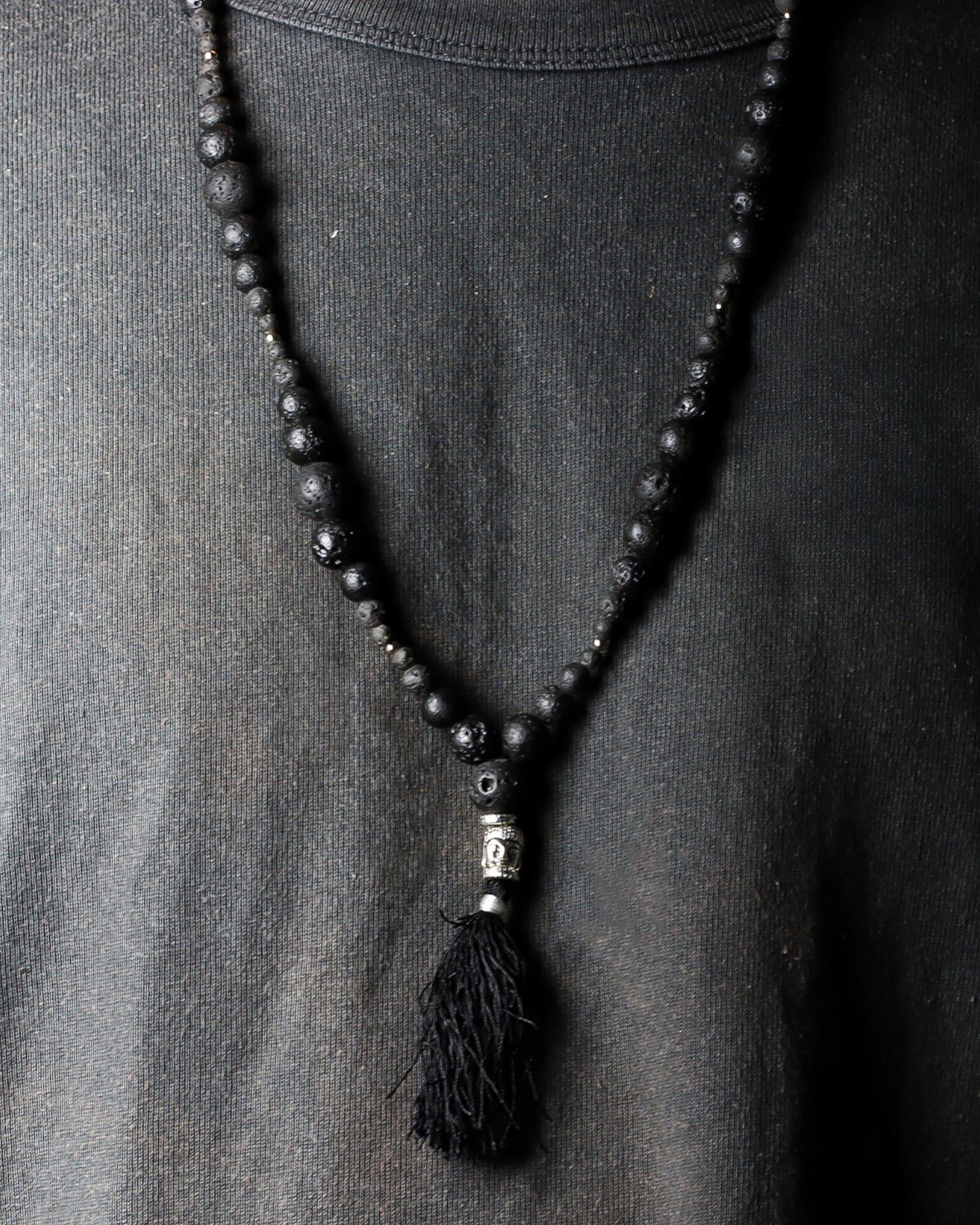 Colar Essência do Vulcão – Energia de Enraizamento